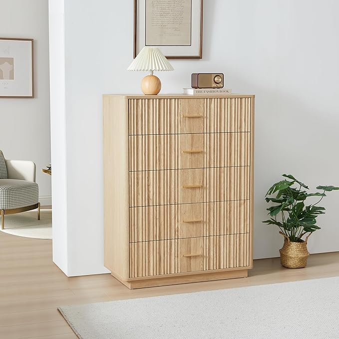 Fluted 5 Drawers Dresser for Bedroom, Wooden Tall Storage Dresser, Modern Chest of Drawers with Metal Handle, Curved Profile Wood Closet Clothes Storage Organizer for Living Room, Hallway, Natural